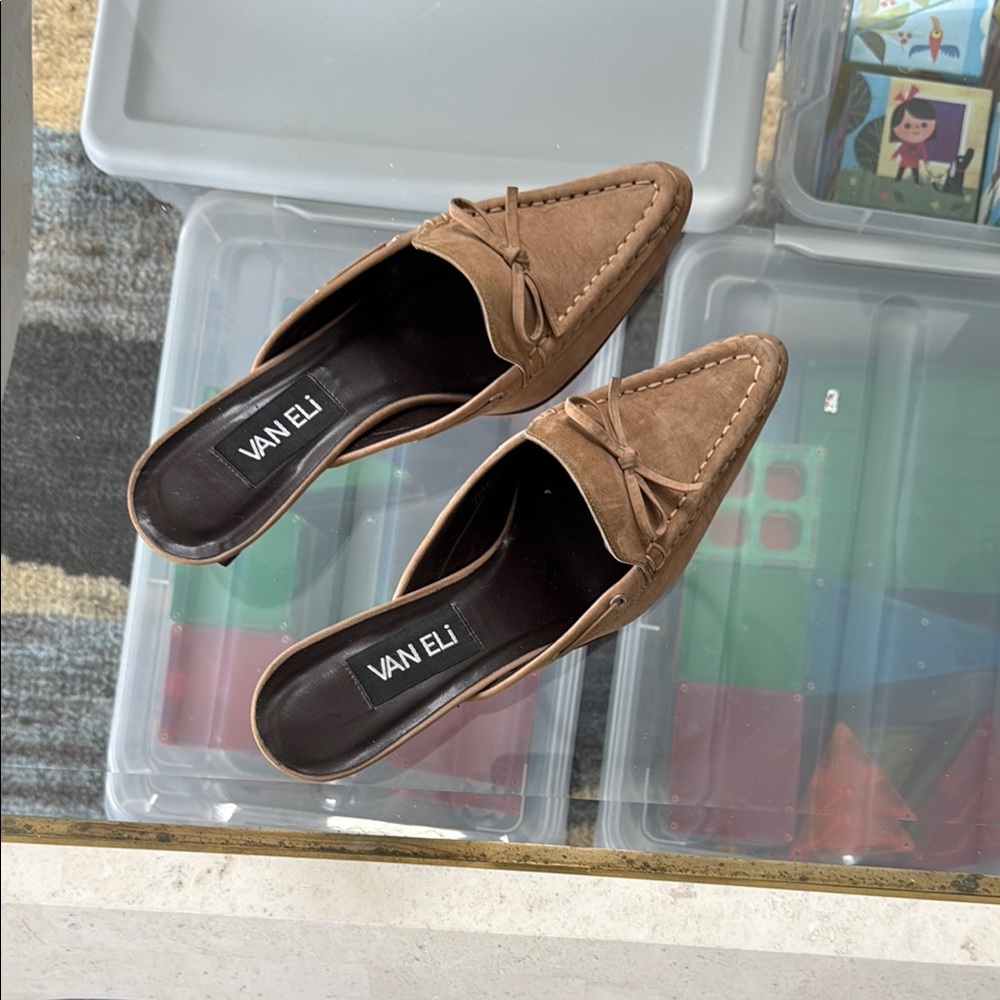 Van Eli Brown Leather Flats with Moccasin Stitching